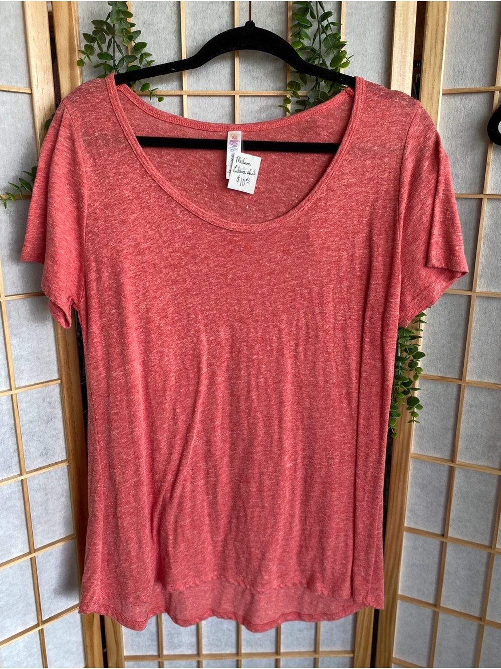 LuLaRoe Heathered Coral Scoop Neck Short Sleeve Tee